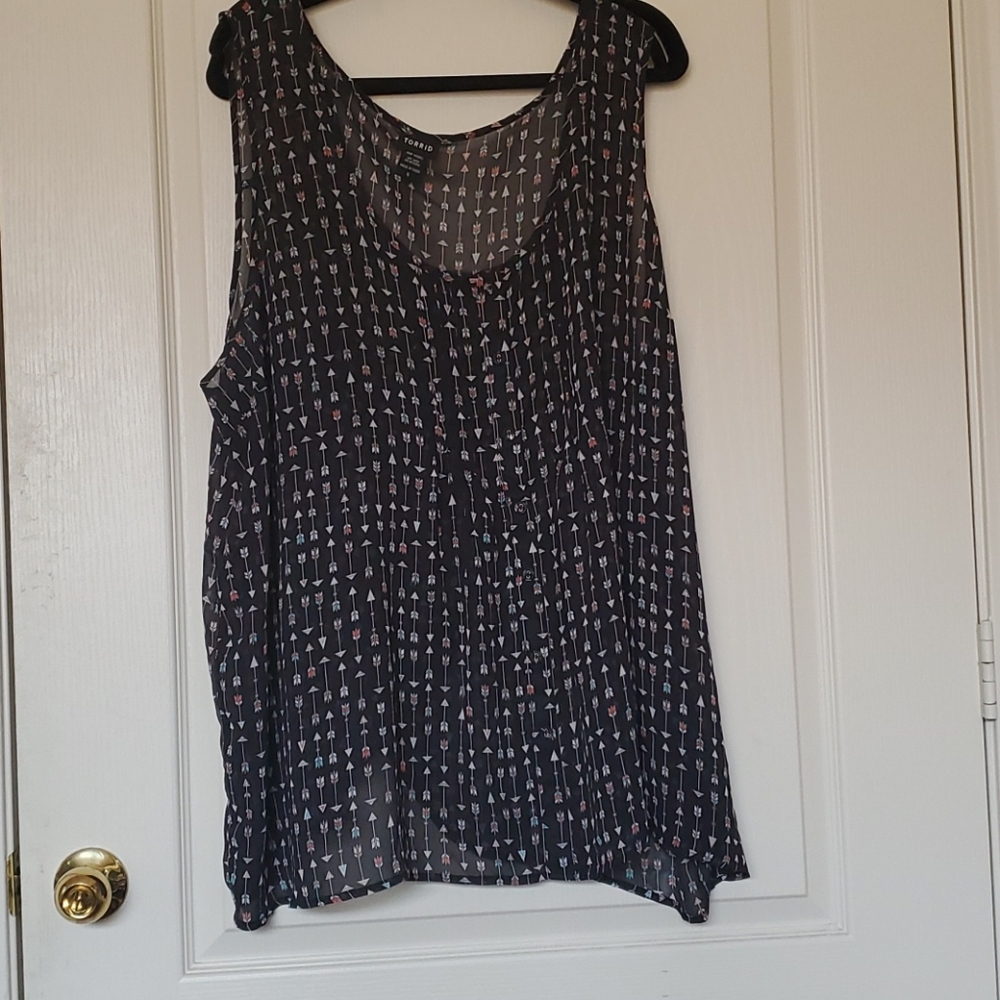 Black, lightweight arrow tank